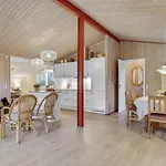 Prázdninový dům Four-bedroom In *