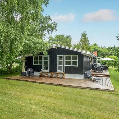 4 Bedroom Beautiful Home In Stege *