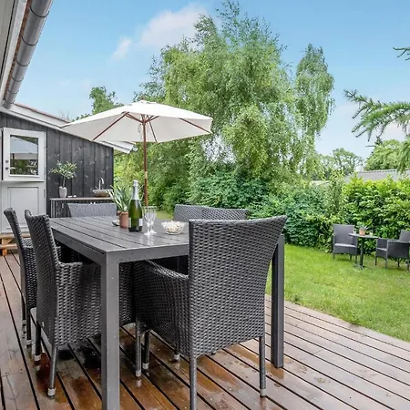 4 Bedroom Beautiful Home In Stege *