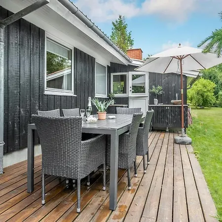 Four-bedroom In Ferienhaus Stege