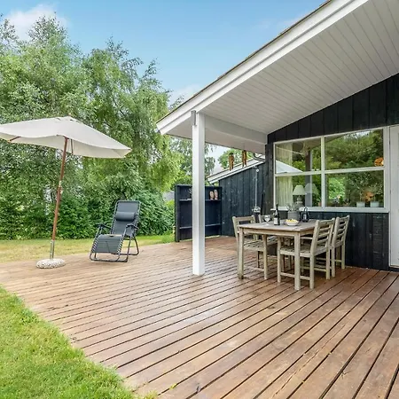 Ferienhaus Four-bedroom In Stege